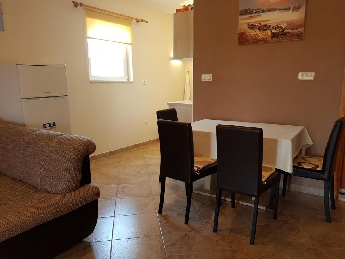 Family Friendly Seaside Apartments Kanica, Rogoznica - 12895 외부 사진